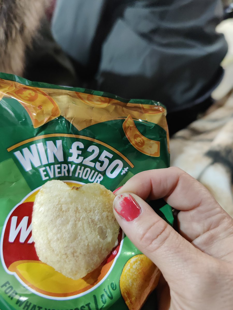 TraceyWiles3's tweet photo. Lovely heart shaped crisp my boy found tonight @walkers_crisps https://t.co/kgjPmXLebd