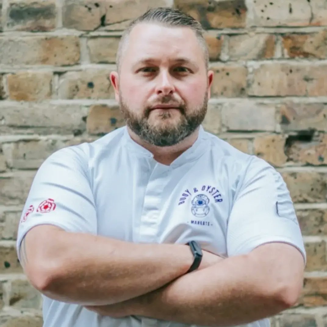 NEW HEADSHOT 2023 🐐
WE ARE BUOY&OYSTER
LETS GO!  
🔪👨‍🍳HEAD CHEF
🏵🏵 ROSSETTES 
PROUD TO BE HEADING THE KITCHEN @BuoyandOyster
#kent #coast #margate #aarosettes #hardensguide #chef #forthechefs #headchef #seafood #meat #fish #vegetarian #vegan #british #cookery #food #self #love
