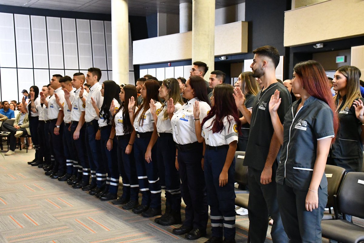 uammanizales's tweet photo. #TomadePromesa
“Recuerden que siempre tendrán un ser humano al frente y esa persona merece todo su esfuerzo y respeto”, Carlos Eduardo Jaramillo Sanint, rector de la #UAM.
#CeremoniaUAM #universitarios #uammanizales #Caldas #rectorUAM #TomadePromesa2023 https://t.co/XyokqwhLRc