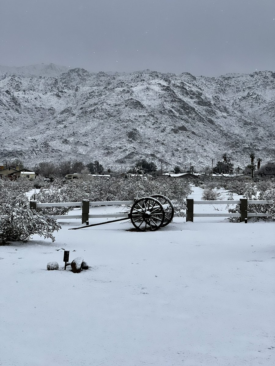 Snow Day at the ranch! Experience Star Dune Ranch for yourself! ✨🤠🌵

Click the link in our bio or starduneranch.com/quick-links/

#joshuatree #airbnb #travel #twentyninepalms #vacation #booking #airbnbexperience #vrbo #vacationrental #holiday #nature #travelgram #airbnbhomes #snowday