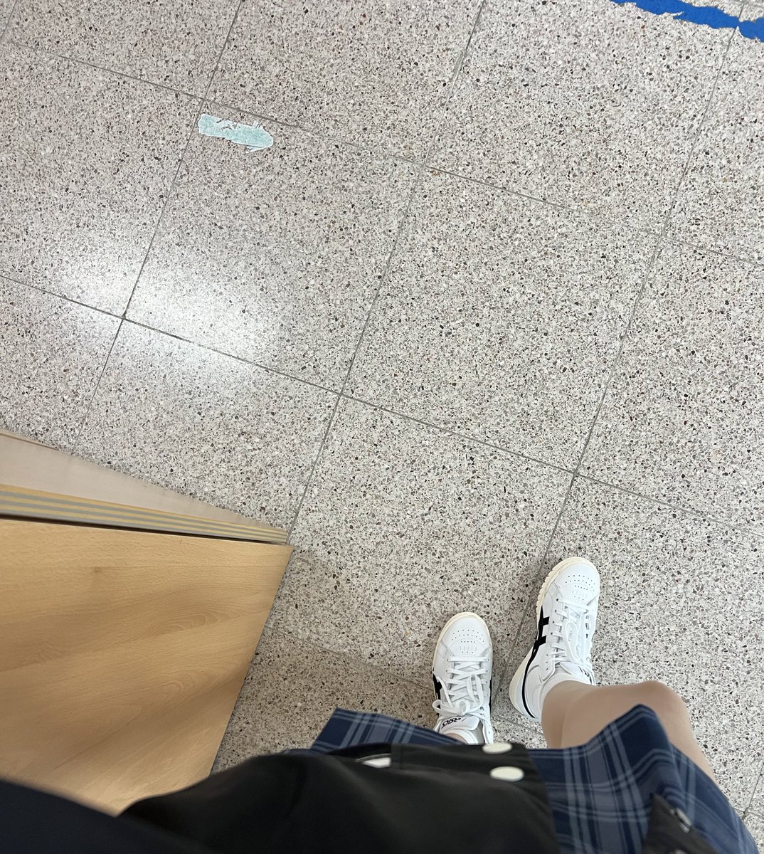 eca1114's tweet photo. 산왕신발 신고 등교하다😎 https://t.co/fLEosgxVlj