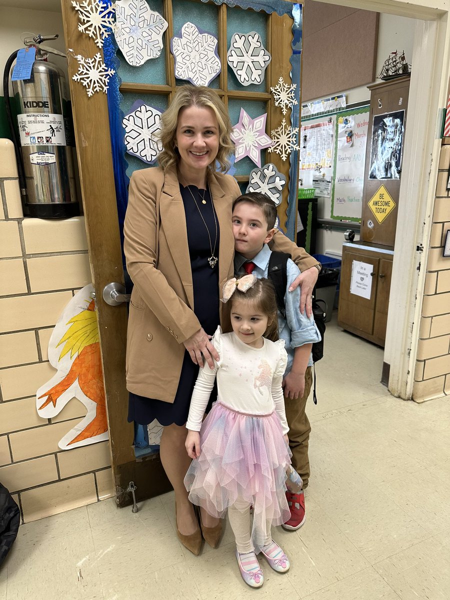 CuervoEmily's tweet photo. #FancyWednesday! @SBS_Tigers @salway_mrs #ReadAcrossAmerica2023 https://t.co/zojkrXsZeC