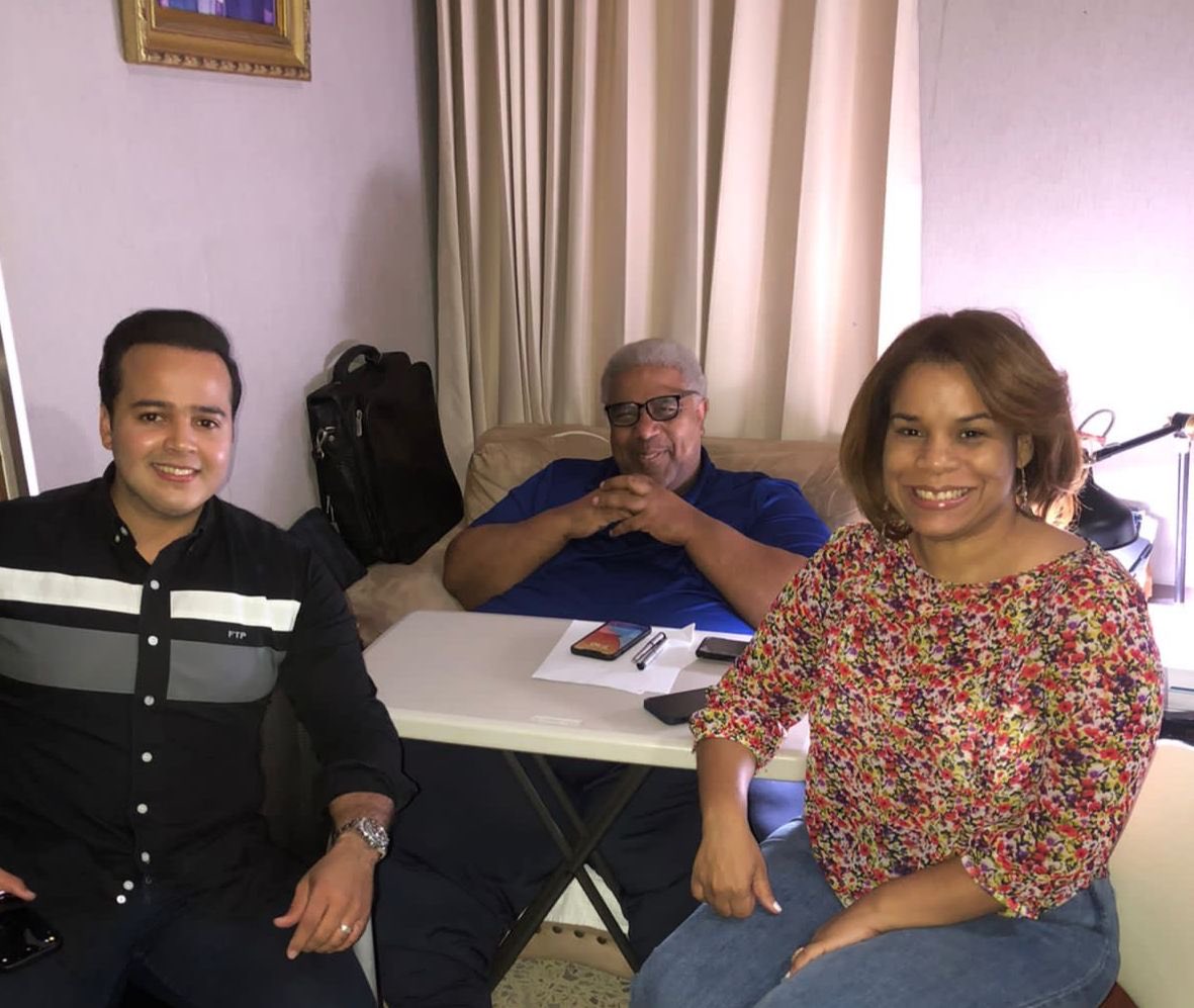 penaguaba's tweet photo. En compañía de mi queridísima hermana ⁦@Abrilpenaabreu⁩ conociendo un nuevo valor de la política que aspirará a diputado por Cirsc #3 del DN por la Fuerza del Pueblo,el Lic Jeremy Jimenez,los relevos de las dirigencias de vieja data están llegando ¡Abrámosles las puertas!💪 https://t.co/TrjTSmVqaX