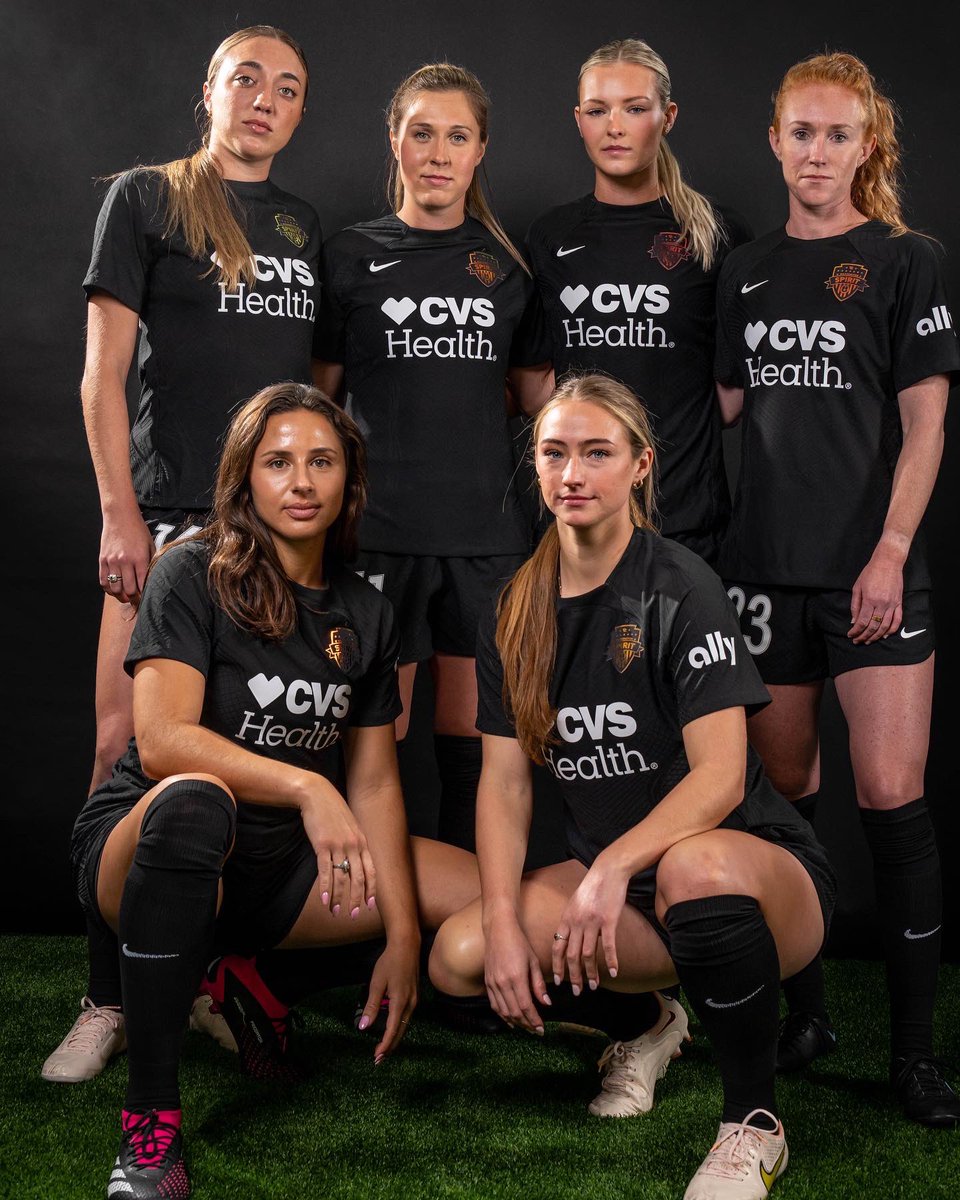 WashSpirit's tweet photo. Sleek black kits for 🏠 https://t.co/NTXht0nhnj
