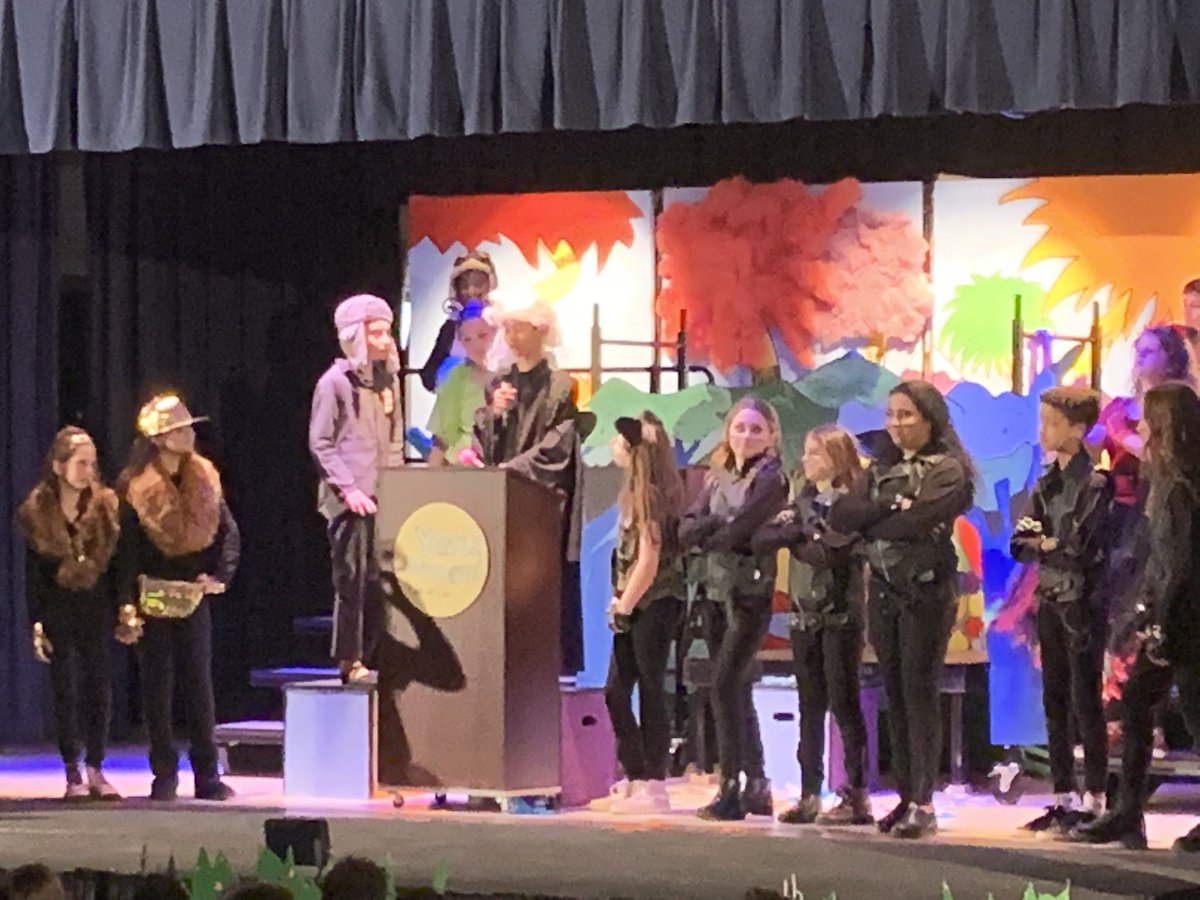 👏🍭🎭 Awesome job by our 211 Seussical the Musical friends today at their in-school performance!  We are so proud! 🎭🍭👏