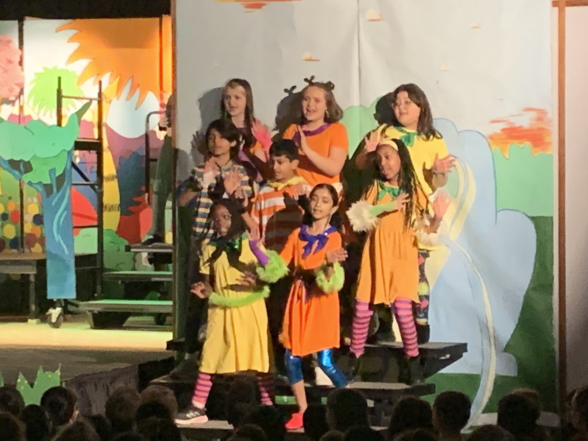 Rawstromsclass's tweet photo. 👏🍭🎭 Awesome job by our 211 Seussical the Musical friends today at their in-school performance!  We are so proud! 🎭🍭👏 https://t.co/JGld1eyDKa