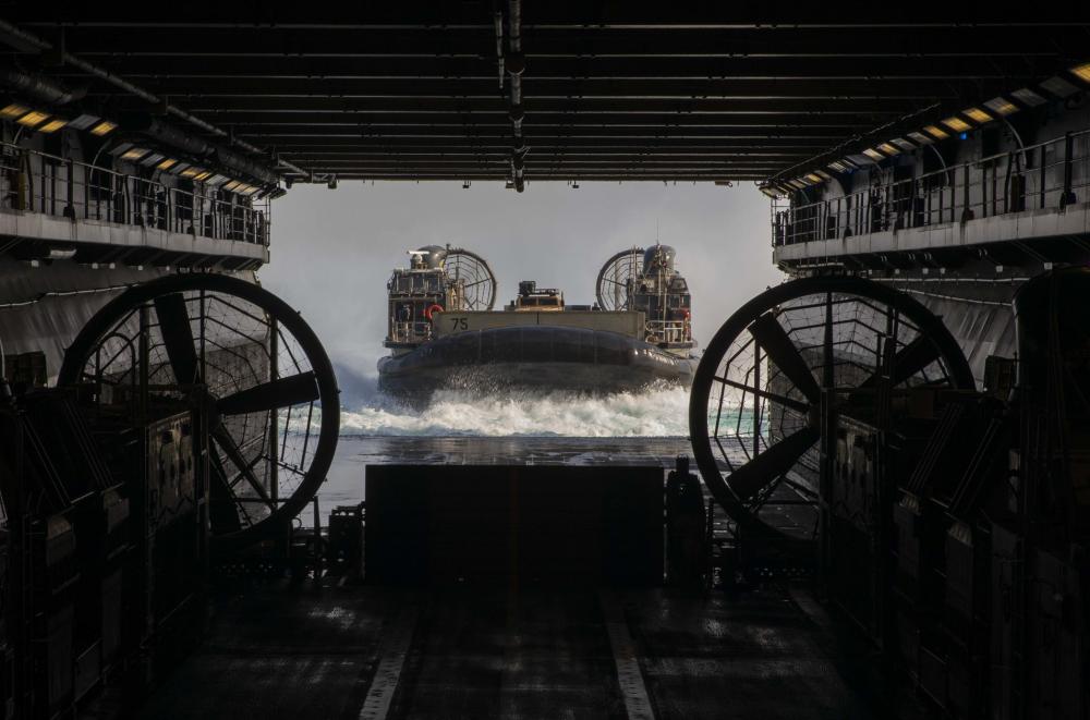 A landing craft, air cushion approaches the welldeck of the @USSMakinIsland during #CobraGold23 in 🇹🇭. #FreeAndOpenIndoPacific #Readiness 

📸: MC2 Minh-Thy Chu