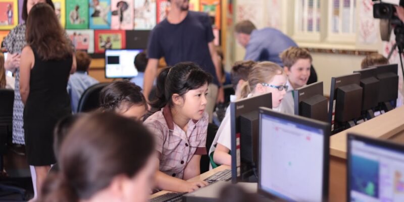 RaspberryPi_org's tweet image. Join us at our free online seminar next Tuesday, 7 March, at 5pm BST to hear from our own Dr @bobbywhyteUK who will share practical examples of how primary computing can be integrated into literacy education.
💻 rpf.io/storytelling-s…
#RPFSeminars #PrimaryComputing