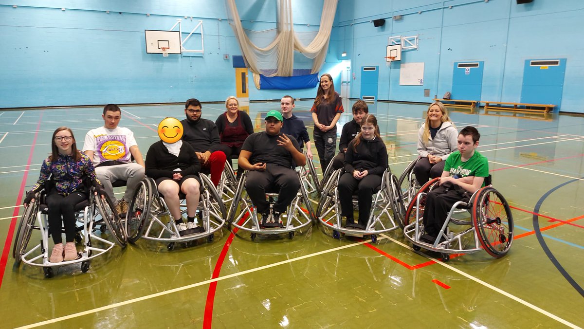 ♿️ On #InternationalWheelchairDay, Eagles Wheelchair player Emma Pearson has been teaching <a href="/PenviewSchool/">Pennine View School Official</a> and Stone Hill students all about <a href="/WheelchairRL/">Wheelchair RL</a>! 

🦅 #OneClub