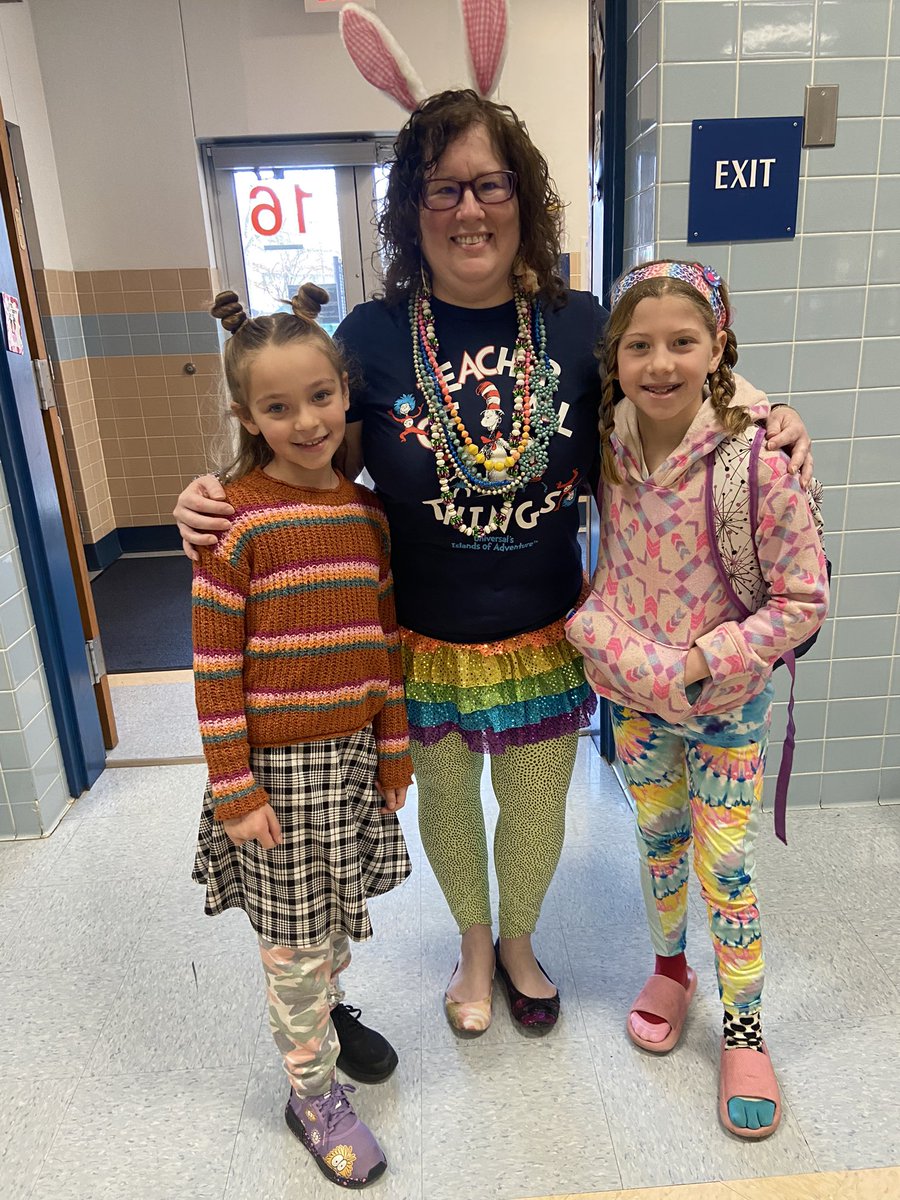 LWYReading's tweet photo. Wacky Wednesday at Lincolnway #WYProud https://t.co/SBUEOjmv0u