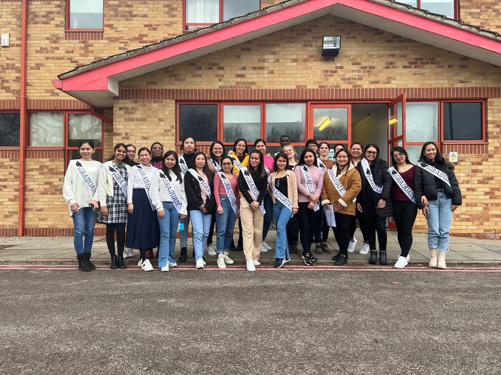 NurseLouCavallo's tweet photo. It was preceptorship graduation day, well done to you all!✨ special mention to @olufunmiajose your first cohort from start to finish as preceptorhsip lead, your changes to the programme have been and continue to be amazing! #support #care #guidance #RCS #preceptorhsip https://t.co/Ik99gxuUNl