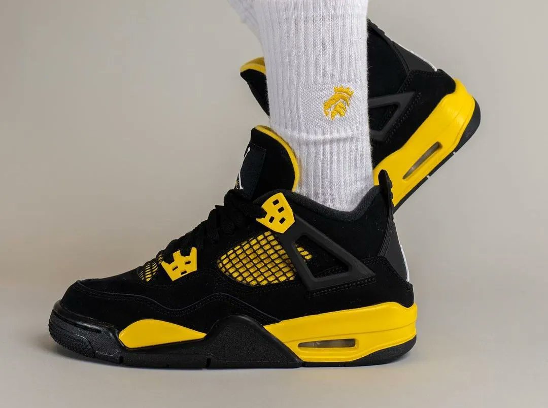 JustFreshKicks tweet media