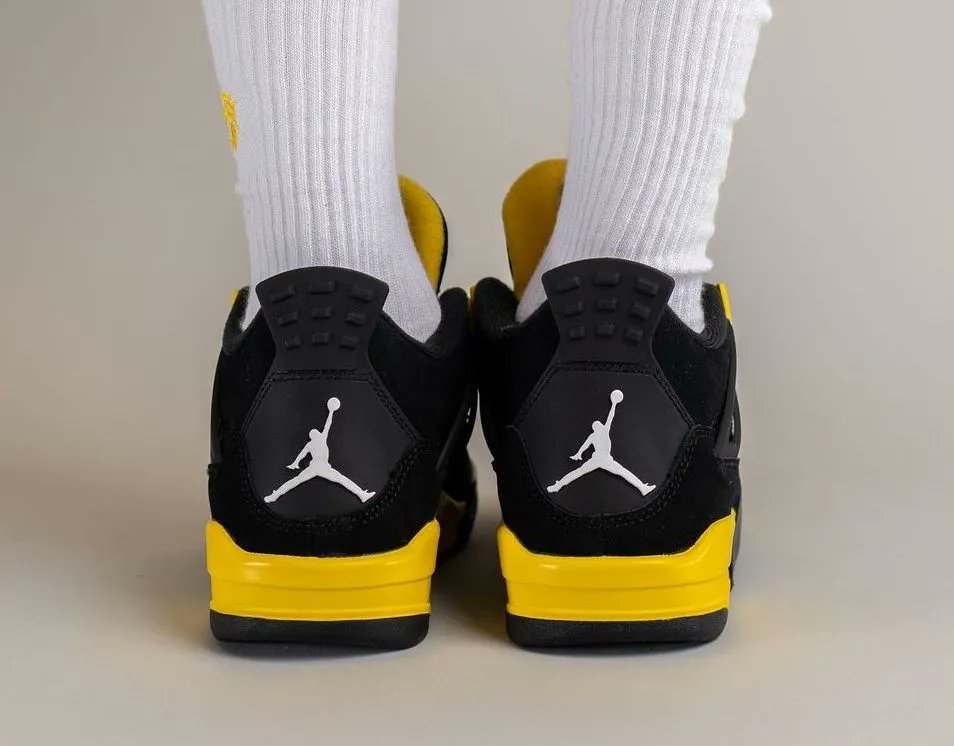 JustFreshKicks tweet media