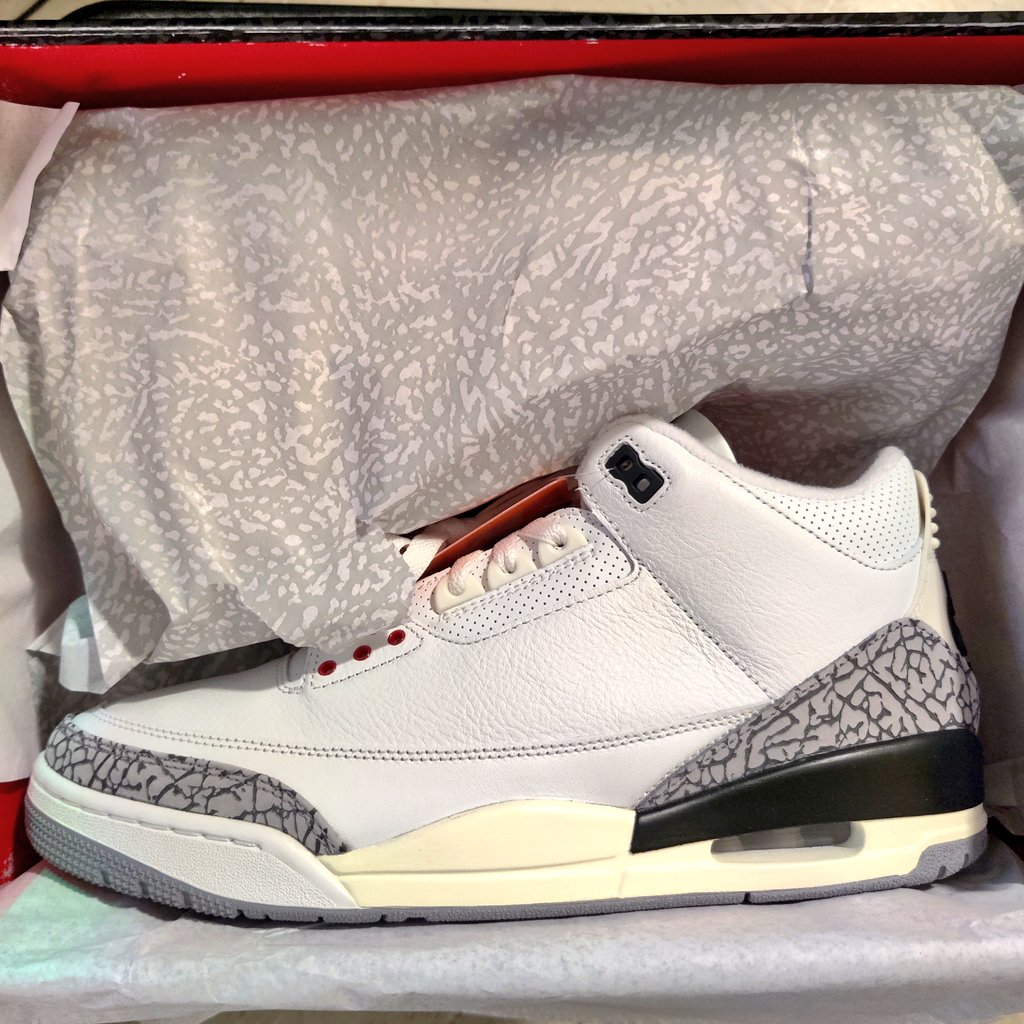 SneakerVisionz's tweet photo. Just Got My Pair 🥹
Air Jordan 3 White Cement Reimagined 🔥 https://t.co/tQtkhNhEYa
