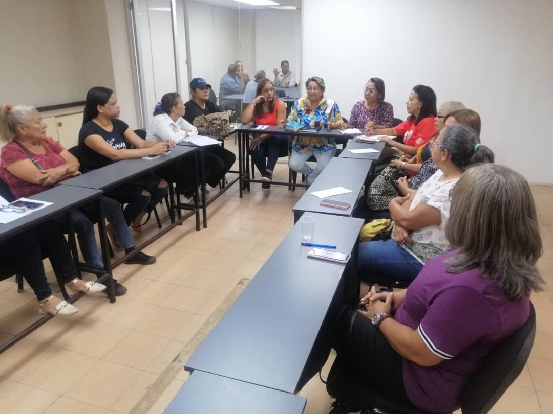 fambolivar's tweet photo. #01Marzo las mujeres de #Bolívar reunidas organizando el día Internacional de la Mujer, #RumboAlasPrimarias
#MujeresSororas #SomosAliadas
#UnidasSomosMásFuertes
@FteMujeresVzla
@ElaFerris https://t.co/OUccFx57KO