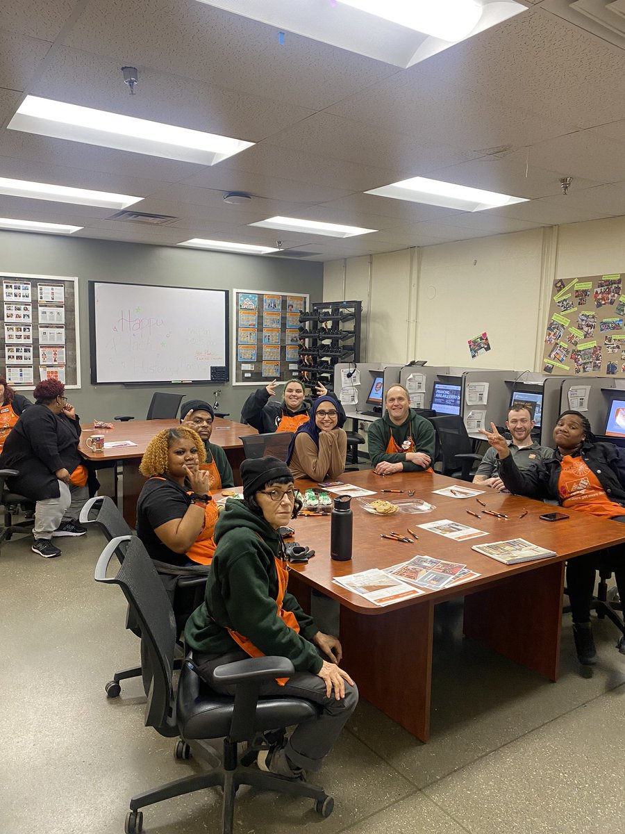 TJSanders61's tweet photo. Got to see the great folks over at our Dixie Highway Store yesterday for a cabinet makeover and closet organization PK. All about those leads! #makeovertakeover @KenBaer1 @HDIMakeoverMike https://t.co/8Sk6GBFtpb