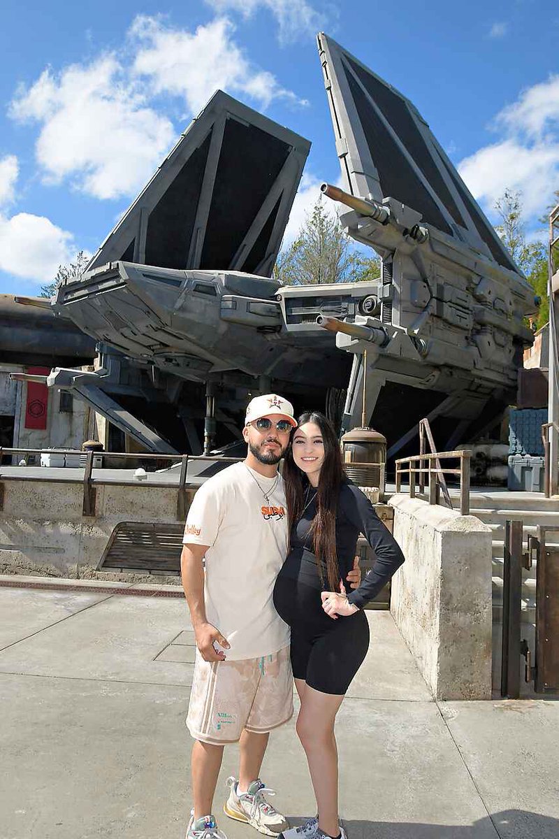 _melanyo_'s tweet photo. Baby moon at Disney world 🥰 (obsessed with our pics so ima keep posting more) 😂 https://t.co/R6HhrT5iK2