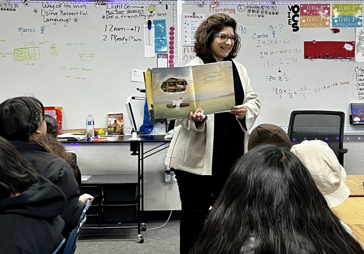 EUSD's tweet photo. 5th-graders at @OakHillEUSD enjoyed the @KateDiCamillo story “Louise The Adventures of a Chicken” with @lphilyaw1 😊📚🐓
#ChooseEUSD #LearnwithEUSD #ReadwithEUSD
#ReadAcrossAmerica2023 https://t.co/8KaxrJ25Os