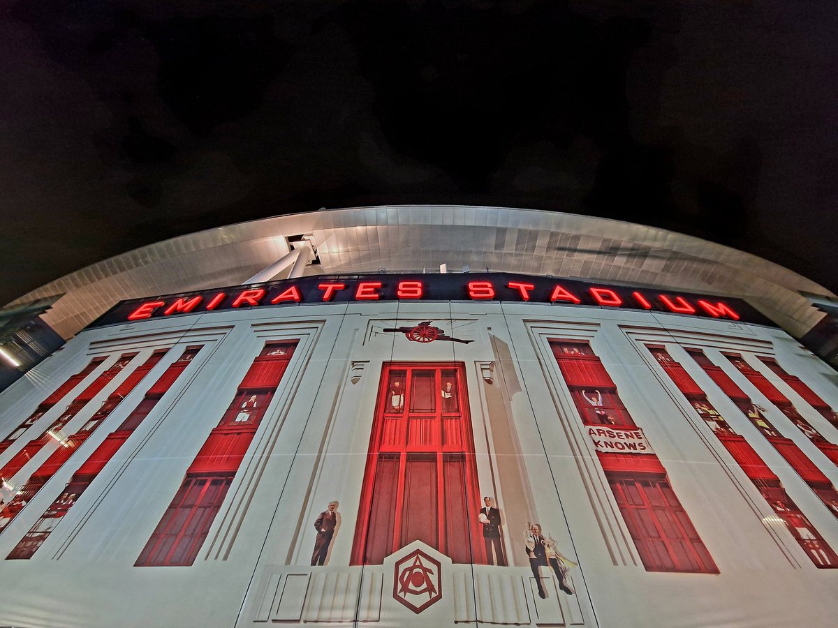 OliNorthBank's tweet photo. less foggin go guys #ARSEVE #5pointsclear #arsenal #lads https://t.co/aaVBYhvCLW
