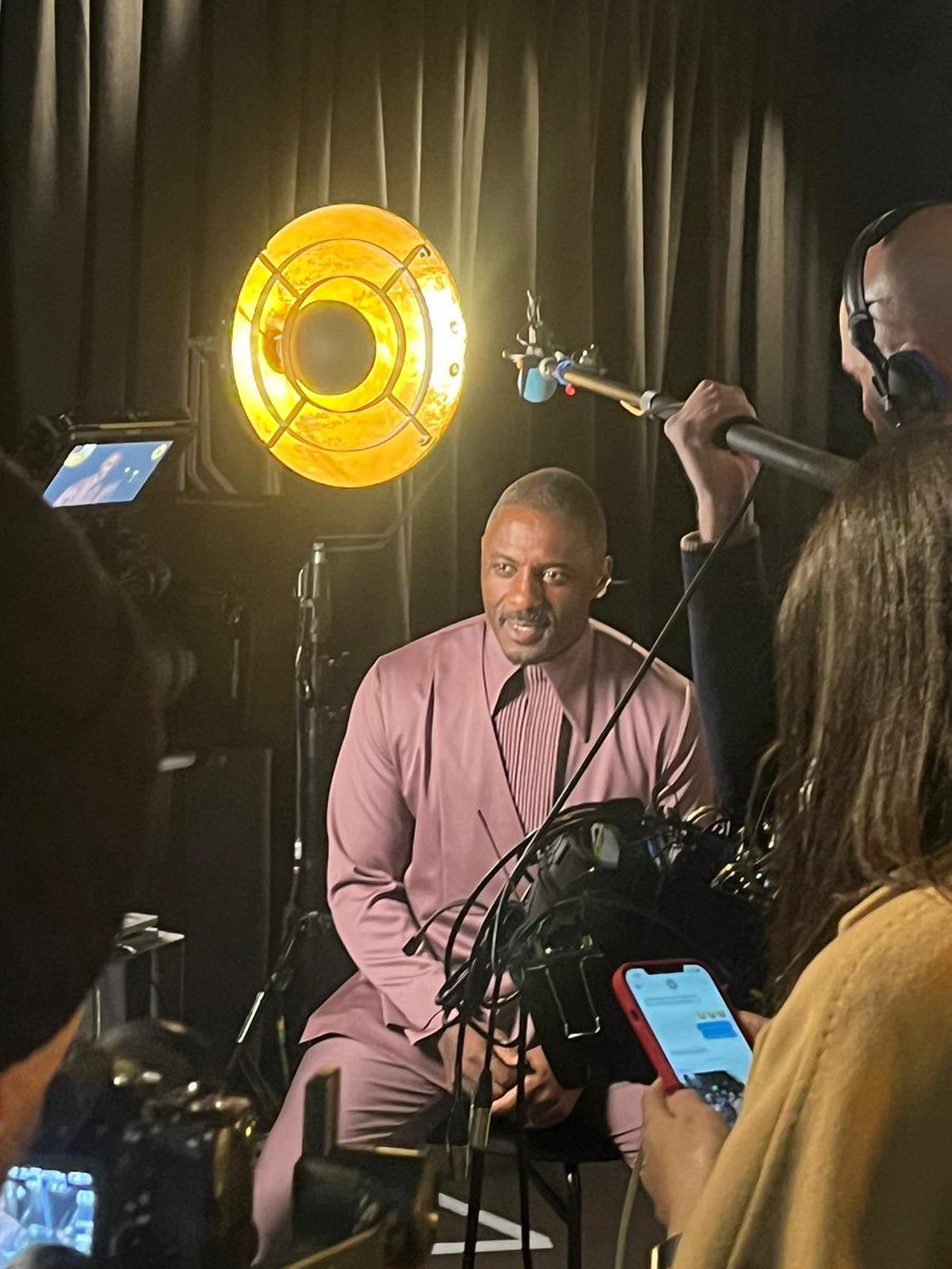 Thanks for joining us live from #LuthertheFallenSun <a href="/idriselba/">Idris Elba</a> 🙌

#TheOneShow 👉 bbc.in/41x80fU