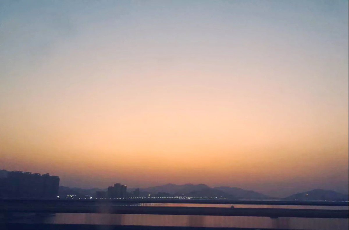 DukyChu's tweet photo. 这座小城的日与夜 https://t.co/OuxjjyEh2P