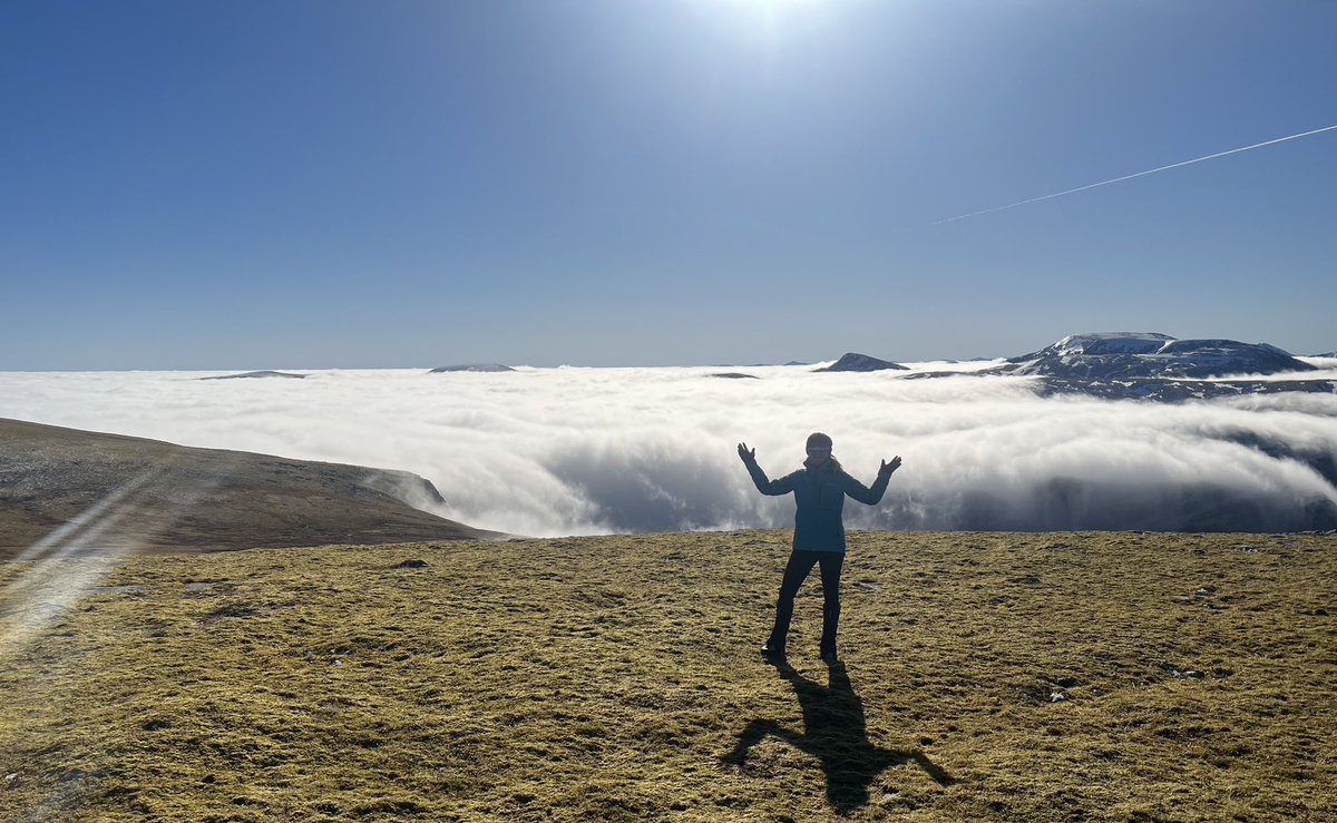 ratherbrunning's tweet image. The beautiful Seana Braigh treating us to a spectacular inversion and cloud waterfall on Monday! We finished the day with a Brocken spectre on Corbett Carn Ban. Just magic ⛰️💜 #munros #sutherland #roundtwo