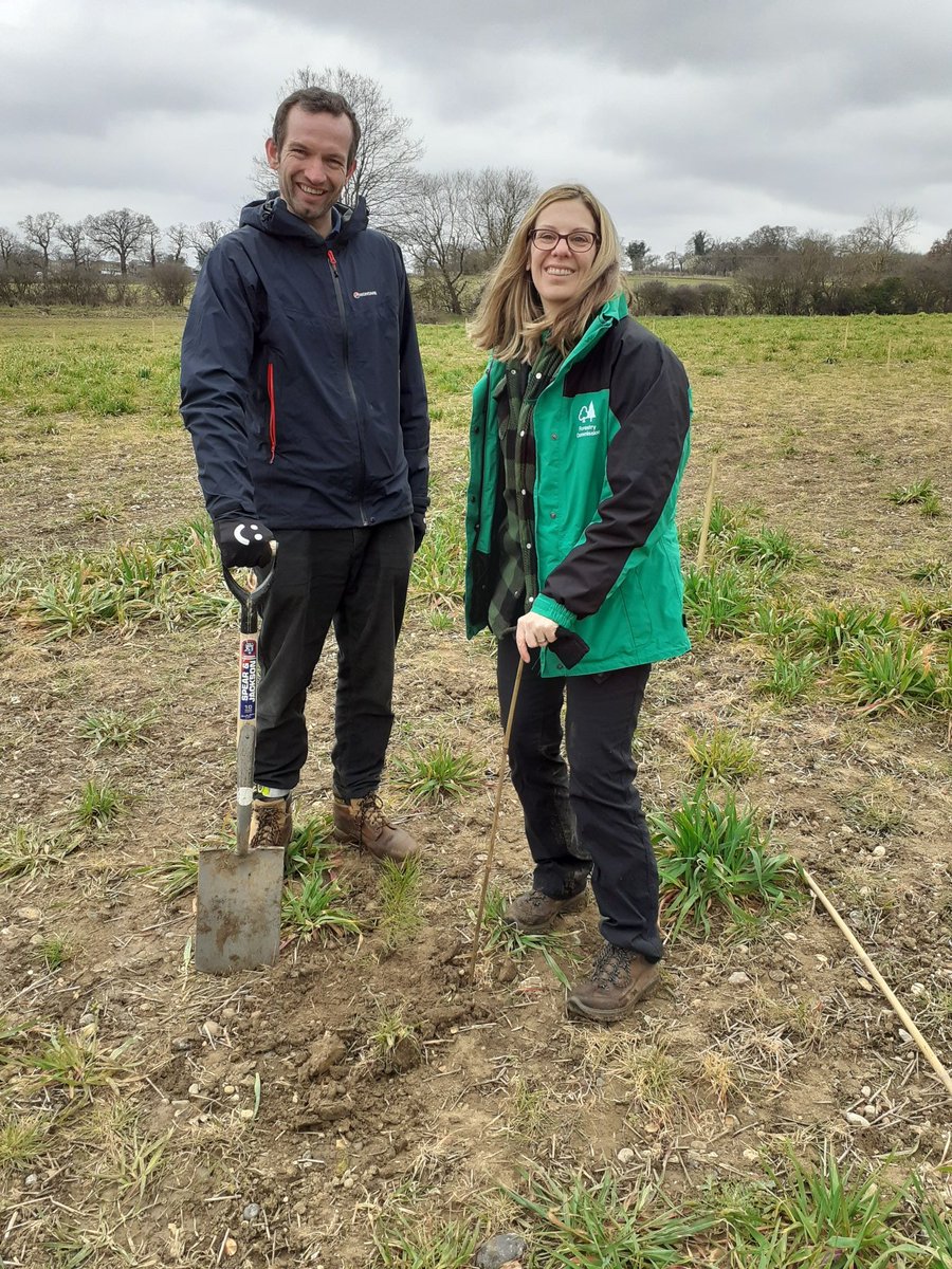 Janetalkstrees's tweet image. Inspiring visit to Enfield to see current woodland creation to slow the flow as part of publicly accessible greenspace! Views down to central London from the greenbelt, volunteers busy planting trees....
