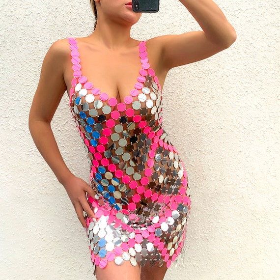 ArtGalleryZen's tweet image. Handmade Two-tone Squamous Sequins Patchwork etsy.me/3ENUTNx #sequintop #sequinslingerie #bellydancedress #tribaldancedress @etsymktgtool