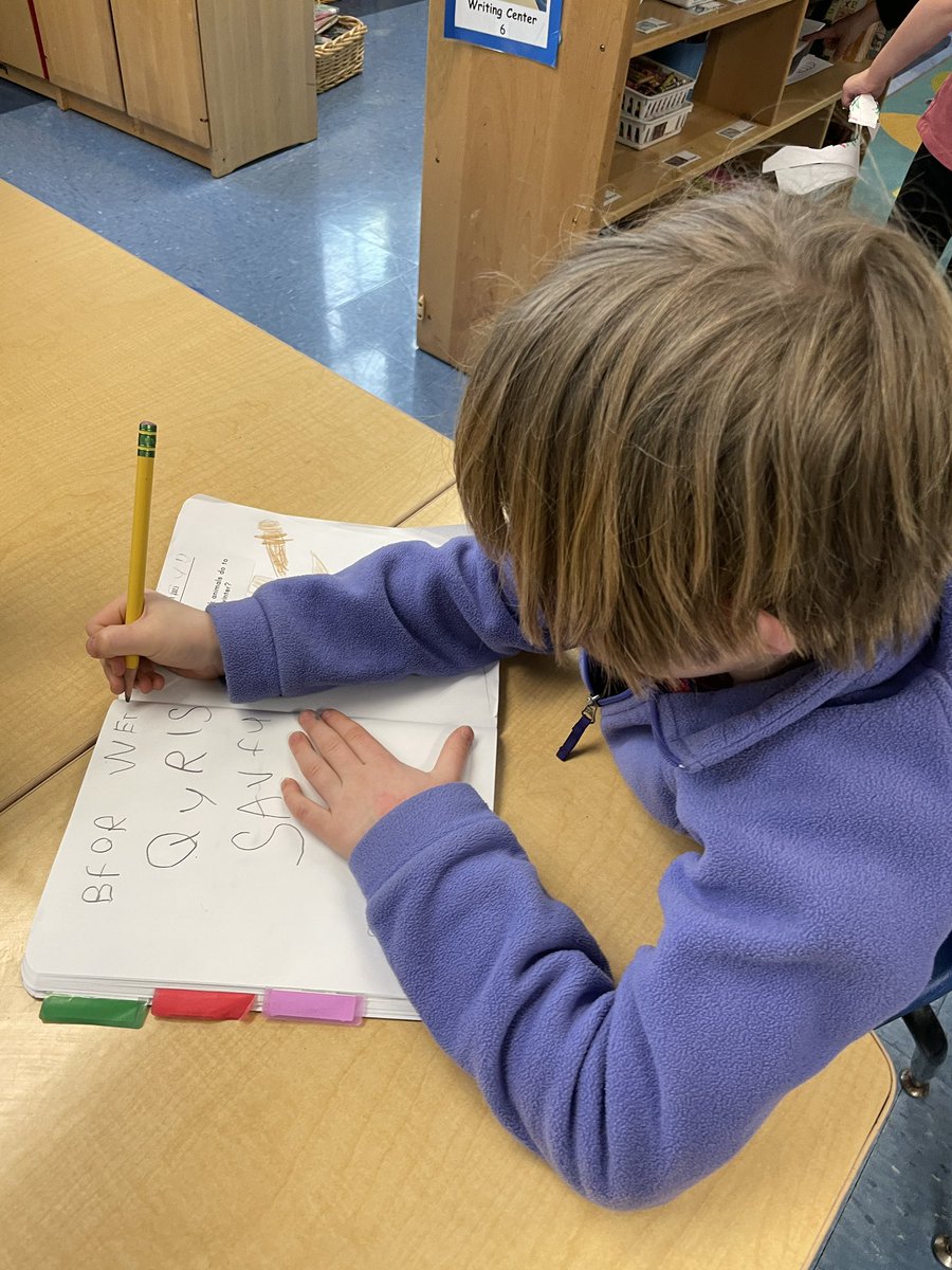 KMscoop's tweet photo. Thinking about what animals do to survive in winter. 🐧 https://t.co/LtySv00oBU