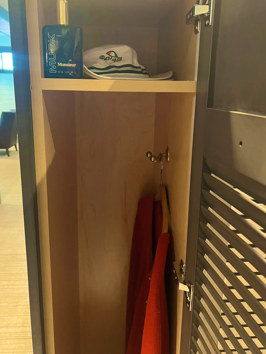 Love seeing this every year when I come into the <a href="/APinv/">apinv</a> locker room. 👑