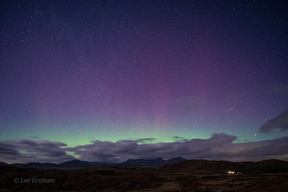 Wow what a show! We've been very lucky to see several spectacular displays of the Northern Lights over the farm. They really are mesmerising to watch.

📷credit Lee Graham

#darkskies #thornthwaitefarm #lakedistrict #northernlights #spring #shortbreak #aurora  #cottage #logcabin