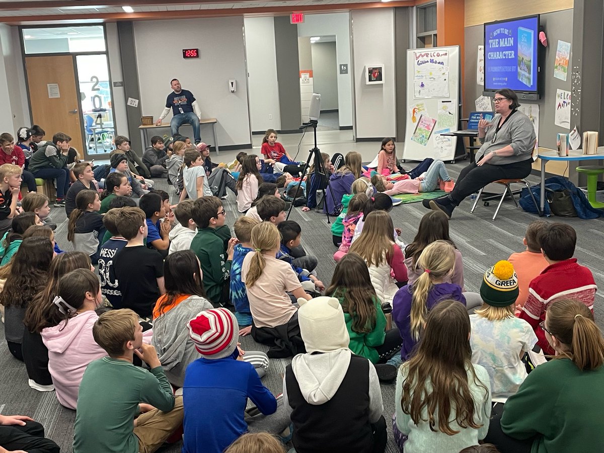 Students from Wilson/WSTEM and Roosevelt (virtually) enjoyed the author visit by Gillian McDunn!