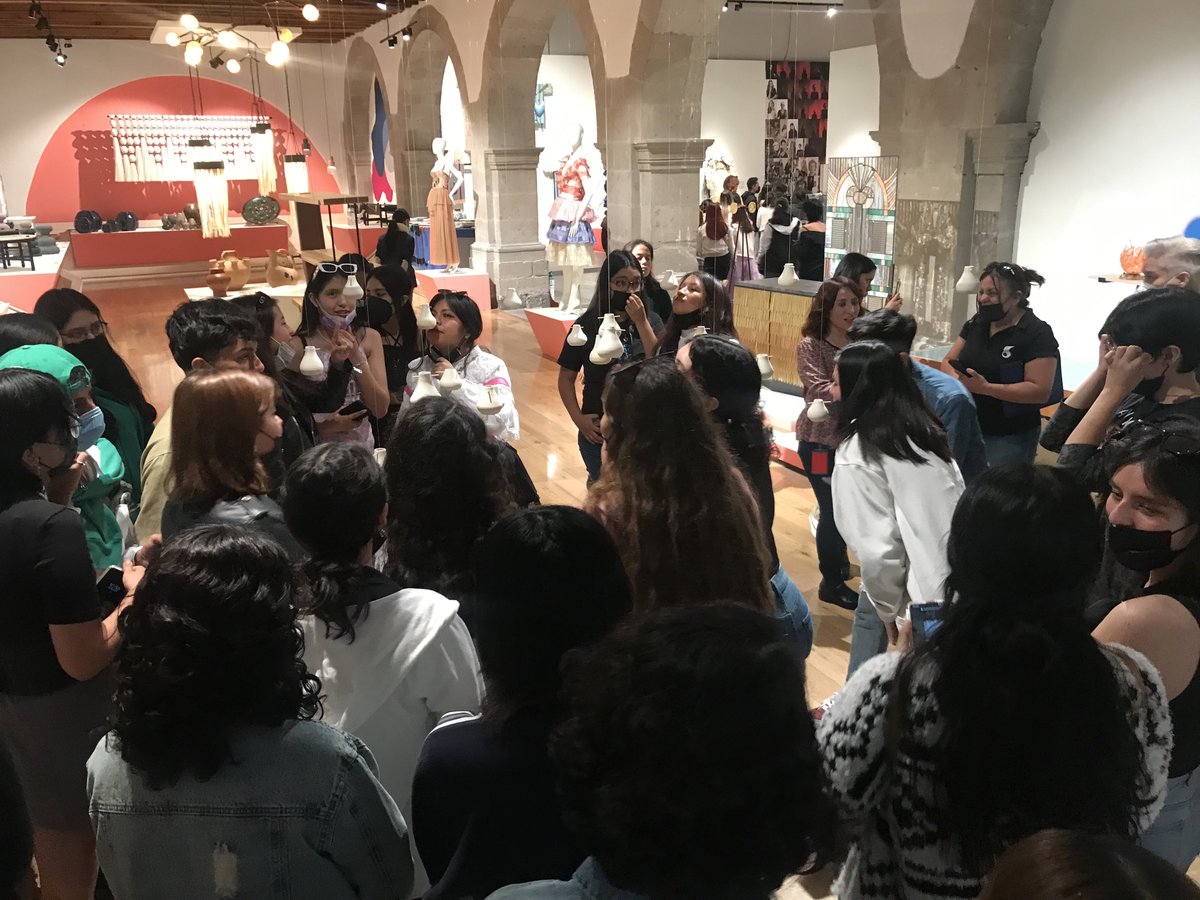 utezoficial's tweet image. A fin de reforzar sus conocimientos en la materia de Teoría del color e Historia  y Sociología de la moda, estudiantes de la carrera de #DiseñoDeModa 🪡 área Industrial acompañados por la docente Laura Patricia García Cervantes, visitaron el Museo Franz Mayer, 

 #SomosUTEZ DATID