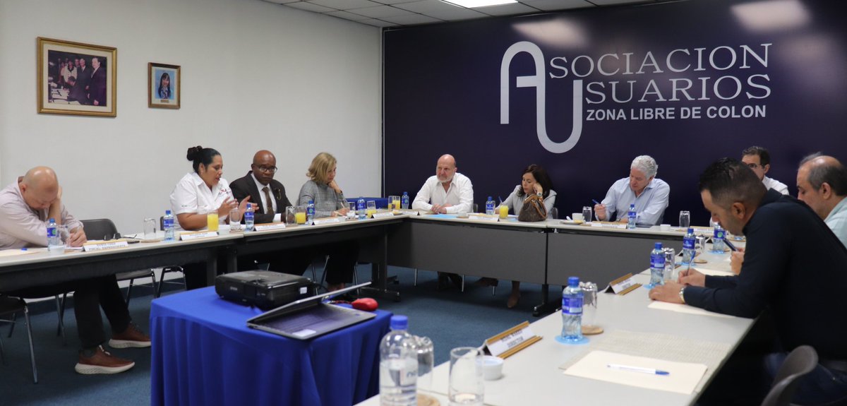 Nuestro Pdte. <a href="/severosousag/">Severo Sousa G.</a> se reunió con la Pdta. de <a href="/APADEA1/">APADEA</a>, Licda. Gina Herrero en compañía del Gte de <a href="/zolicol/">Zona Libre de Colón 🇵🇦</a>, <a href="/ApedeColon/">APEDE Capítulo de Colón</a> <a href="/CAMCOLONRRPP/">CAMCOLON</a> en seguimiento a esfuerzos para solucionar problemas de infraestructuras y obtener mejoras para coberturas de pólizas de incendio. <a href="/BCBRP/">Bomberos De Panamá</a>