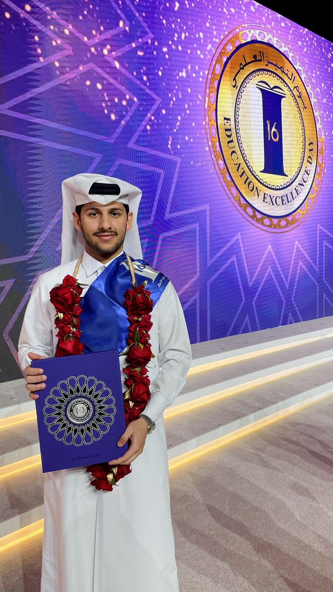 maq_41's tweet photo. الحمدلله الذي بنعمته تتم الصالحات ✨
تشرفت بمقابلة صاحب السمو الشيخ تميم بن حمد ال ثاني أمير البلاد المفدى وتكريمه لي بالميدالية البلاتينية فئة الطالب الجامعي في يوم التميز العلمي ❤️❤️

#يوم_التميز_العلمي 
#بالتميز_نبني_الأجيال 
#جائزة_التميز_العلمي https://t.co/8IP1HYRHgL