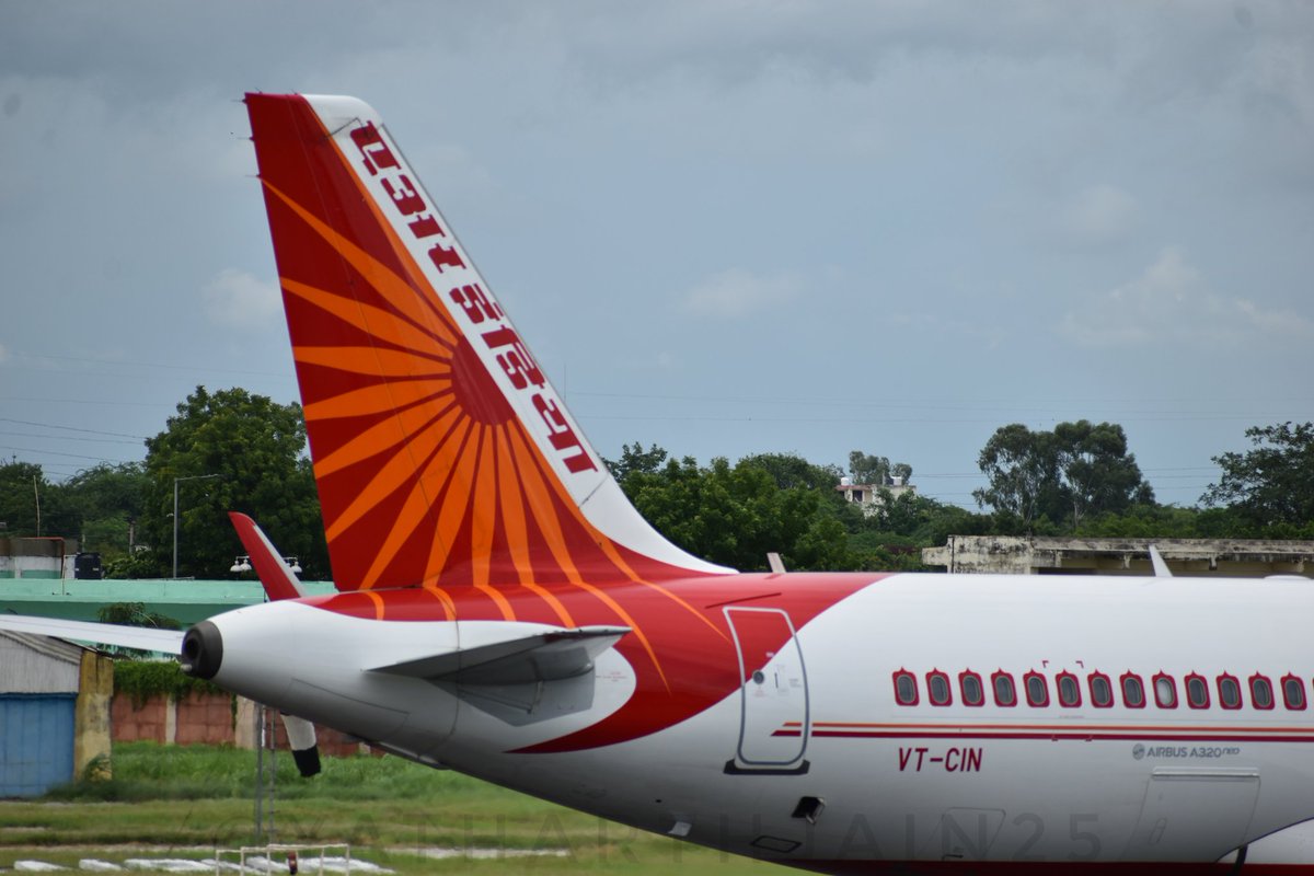 YATHARTHJAIN25's tweet photo. 🌫📸✈️
Seen Here is #AirIndia' s
#Airbus a320-251neo Which Are Equipped With 2*#CFMI Leap 1A26 #engine , This #Aircraft Is #Registered As VT-CIN which is Nearly 5 years old
It Was Delivered New To #AirIndia in Apr 2018. It's On its way for 🛫 To #Mumbai From RWY 26! 🥂 https://t.co/Htnom7ty9g
