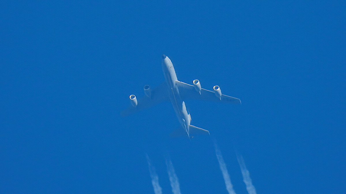 EHSBspotter's tweet image. United States Air Force Boeing KC-135R reg. 🇺🇸58-0054 #BLUE12 over 🇳🇱the Netherlands today, minutes after the C-17A below.

#NLspot @NLspot🇳🇱