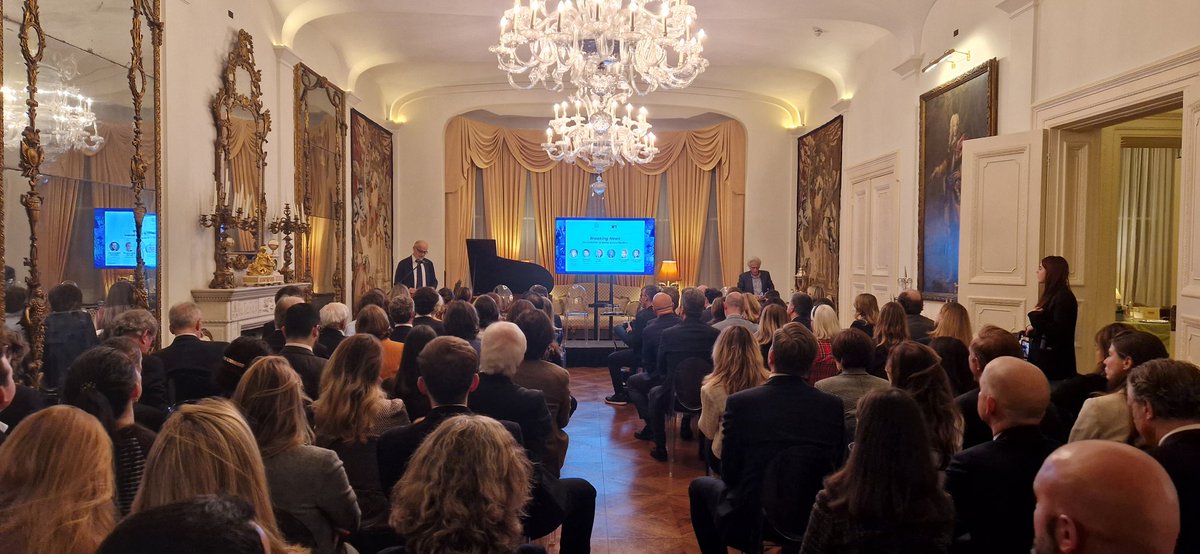 ItalyinUK's tweet photo. Ambassador @InigoLND opens the panel organized with @BarabinoIT about the evolution of media across borders: "Breaking the news", a discussion with @guerreraf72 @silvia_sb_ @flacqua Luigi #Ippolito and Andrea Calderini Scotti, moderated by @deborah_bonetti https://t.co/7p6PVGZ6d4
