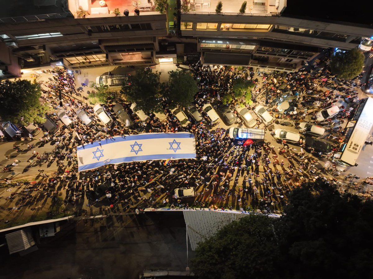 מחוץ למספרה של שרה. 
קרדיט: אור אדר