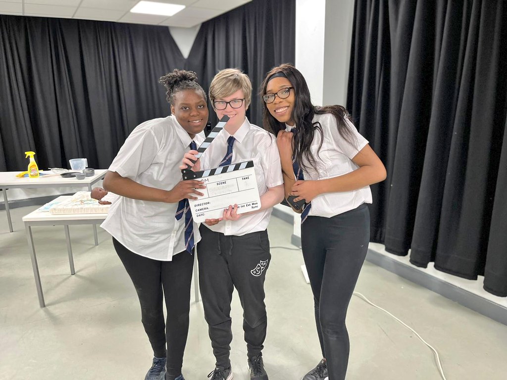 MahboobehMCR's tweet photo. This is 'The Power Within' filming @hopwoodhall 'Rochdale Women's Voices' project @M6Theatre @comartsnw @petrus_cmty by @LoLlewellyn 
We are so looking forward to seeing this amazing film led by this amazing young group, who are our future leaders. https://t.co/BxEPKazBCJ