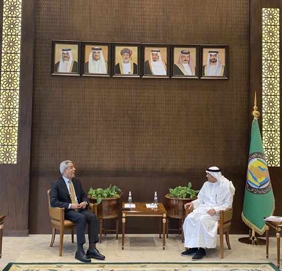 التقينا اليوم ١ مارس، معالي جاسم البديوي
الامين العام لمجلس التعاون الخليجي، وقد قدمنا له التهاني بمناسبة تولي منصبه الجديد، وناقشنا سبل تفعيل خطة العمل المشتركة بين العراق والمجلس.                مع اصدق التمنيات بالسداد والتوفيق والنجاح.