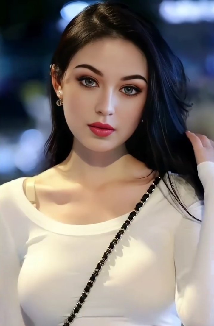 tabush2030's tweet photo. حب يمنحنا الحياة
وحب يسرق منا الحياة
حب نشعر معه بالأمان
وحب لانشعر معه إلا بالخوف
وحب نبكي من أجله
هناك غائب نشتاق له
وبجوارنا أناس حاضرون
لانشعر بهم
هناك فرق بين حب بمنحك القوه
وحب يكسرك ويحطم قلبك
هناك من عشقناهم وفي قلوبنا اعز العابربن
وهناك من مروا علينا.
كأننا لم نراهم💔 https://t.co/wEQqoRpIfI