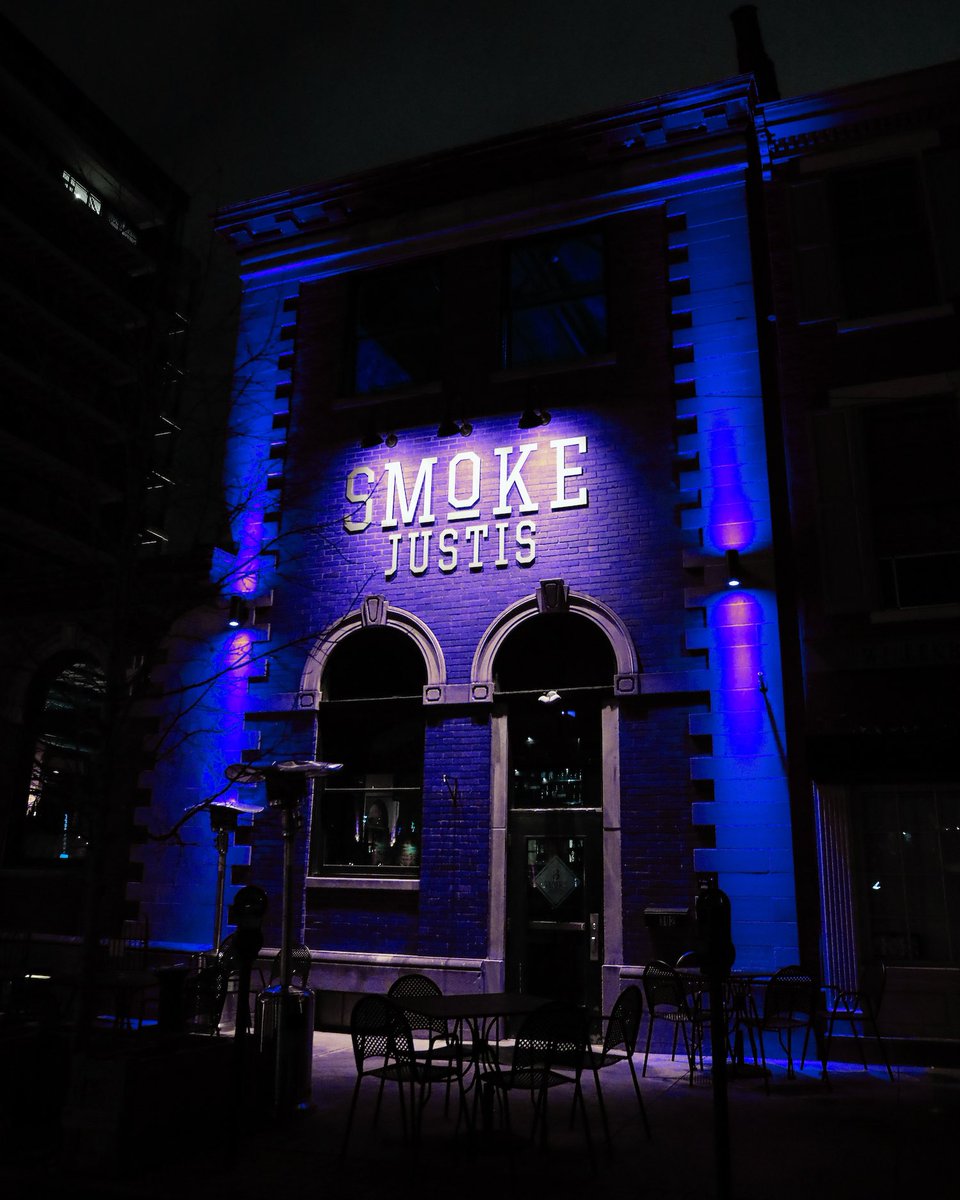 smokejustis's tweet photo. IT'S A #BLUEOUT TONIGHT FOR UK'S LAST HOME GAME!

Join us at 7pm to watch the #CATS take on Vanderbilt on the big screen! What's better than smoked meats, smooth bourbon, and Kentucky basketball?? https://t.co/bYdkyiomHD