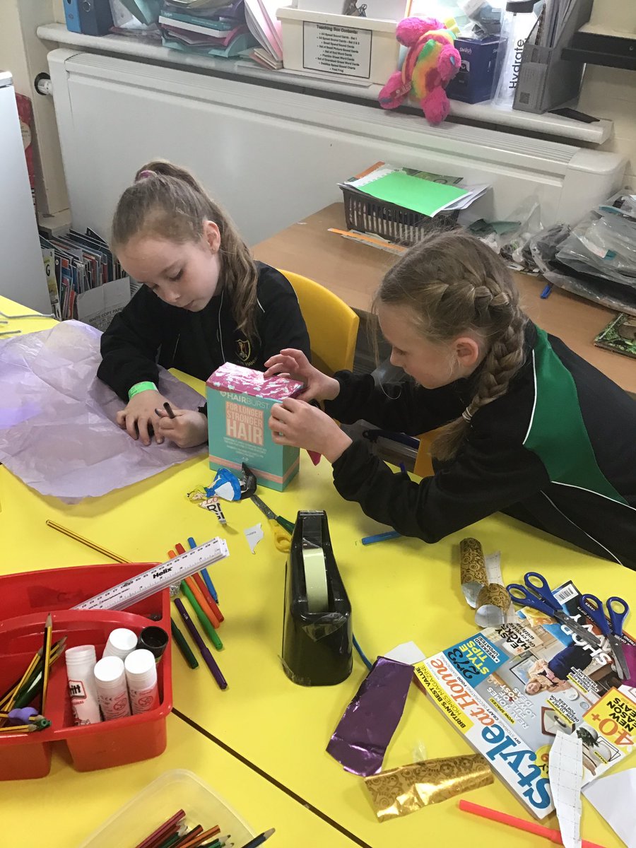 sjvblackpool's tweet photo. We created props, backdrops and characters for our stage. Enjoying our Alison in Wonderland themed week. #SJV2W #SJVDT #ROHCreateandDesign https://t.co/QVx78jST2F