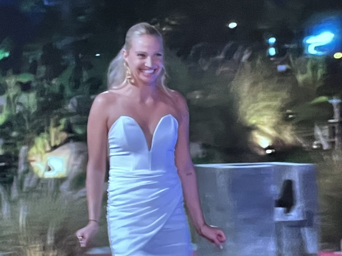 Tippfinder's tweet photo. Ich möchte ausdrücklich betonen: ich schaue mir diesen Quatsch nur wegen der schönen Landschaftsaufnahmen an!  #bachelor https://t.co/vRVByJB0pd