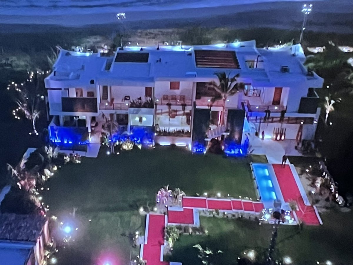 Tippfinder's tweet photo. Ich möchte ausdrücklich betonen: ich schaue mir diesen Quatsch nur wegen der schönen Landschaftsaufnahmen an!  #bachelor https://t.co/vRVByJB0pd