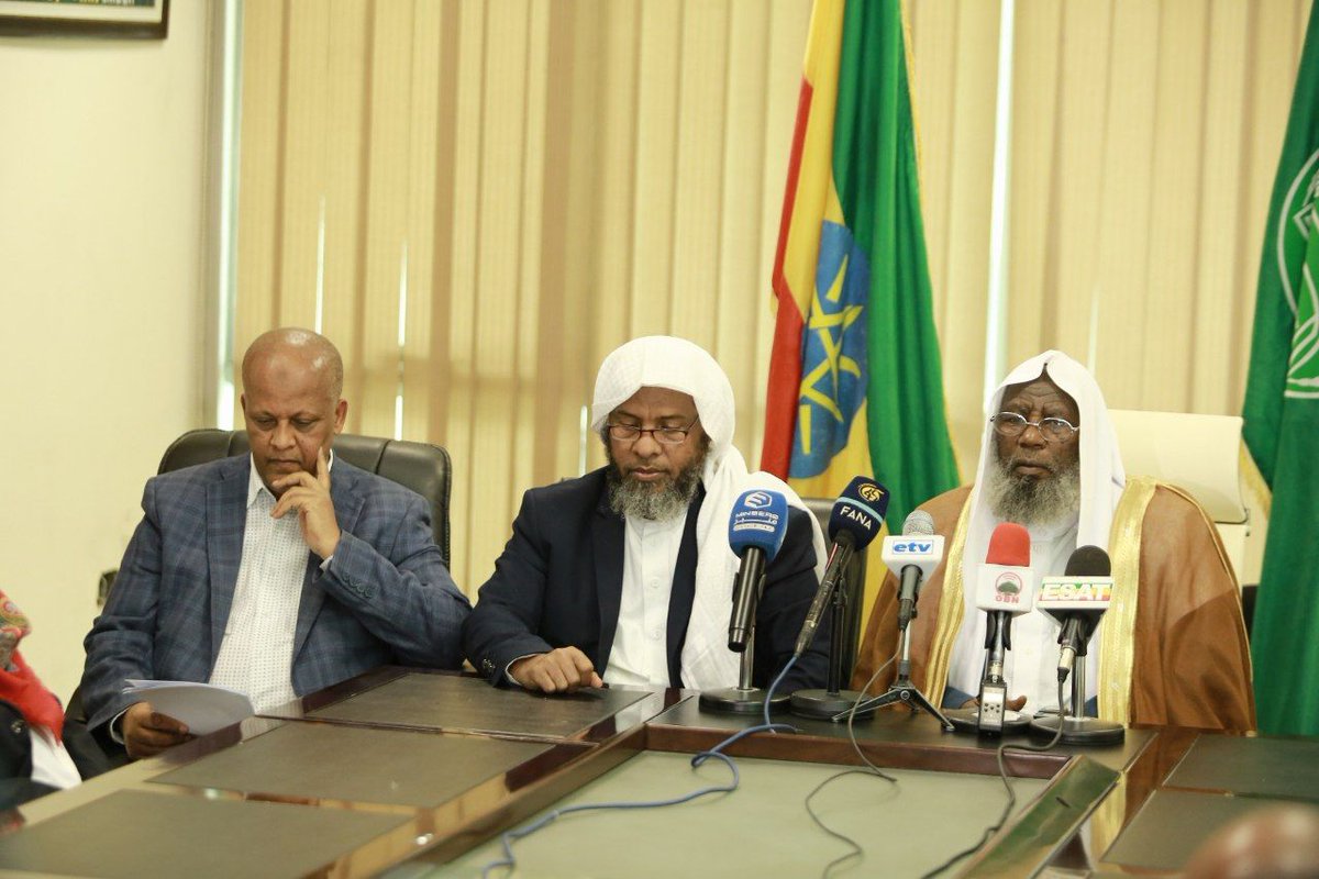 በኦሮሚያ  ብሔራዊ ክልላዊ መንግስት በቦረና ዞን በዝናብ እጥረት ምክንያት የተከሰተውን ድርቅ ተከትሎ በመላ ሀገሪቱ  
ሰላተል ኢስ ትስቃ) እንዲሰገድ የኢትዮጵያ  እስልምና ጉዳዮች ጠቅላይ ምክር ቤት  ጥሪ አቀረበ:: 
facebook.com/14493168287205…