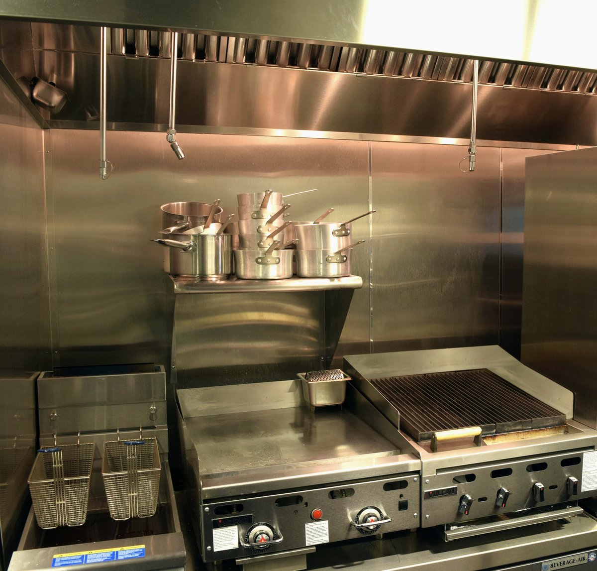 DineCompany's tweet photo. Having issues with your existing equipment? We offer drop off and field service repair! We'll test, diagnose, and repair your unit in a timely fashion to get you back up and running. Learn more at https://t.co/MOairEP844 https://t.co/PKk3DheRHi