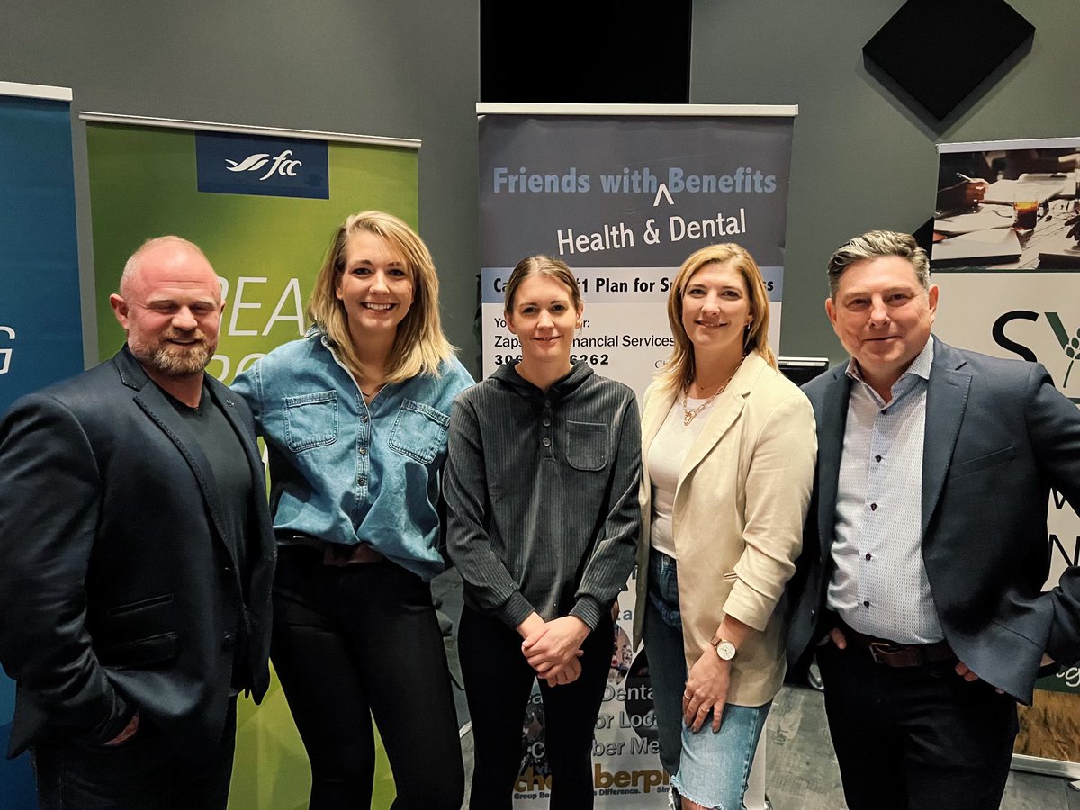 SK_Stacey's tweet image. What an amazing speaker line up for our  #YoungFarmerSummit events this winter. We have all learned so much and had a blast meeting all the young framers across the country!