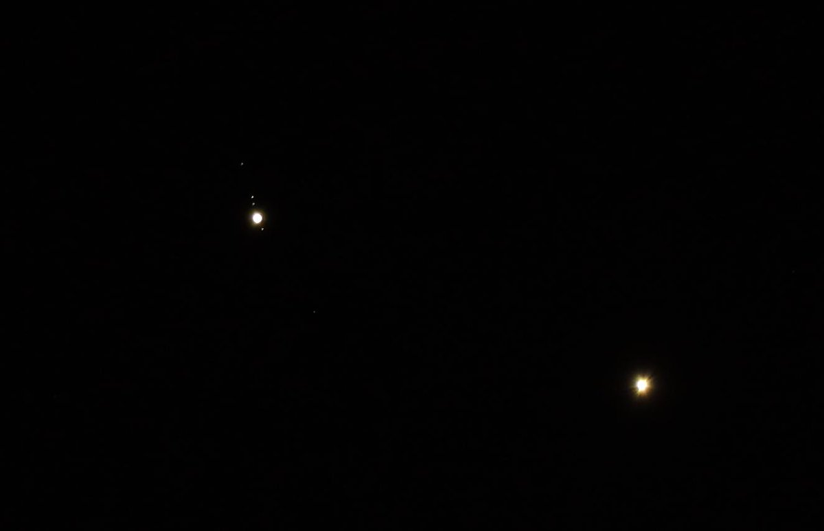 ulimicksch's tweet photo. @catchingphoton1 @StargazerRob @antonioastro_ @AJamesMcCarthy @RoyalAstroSoc Just 30 min ago in southern France with a zoom lens https://t.co/wERBQvXTcf
